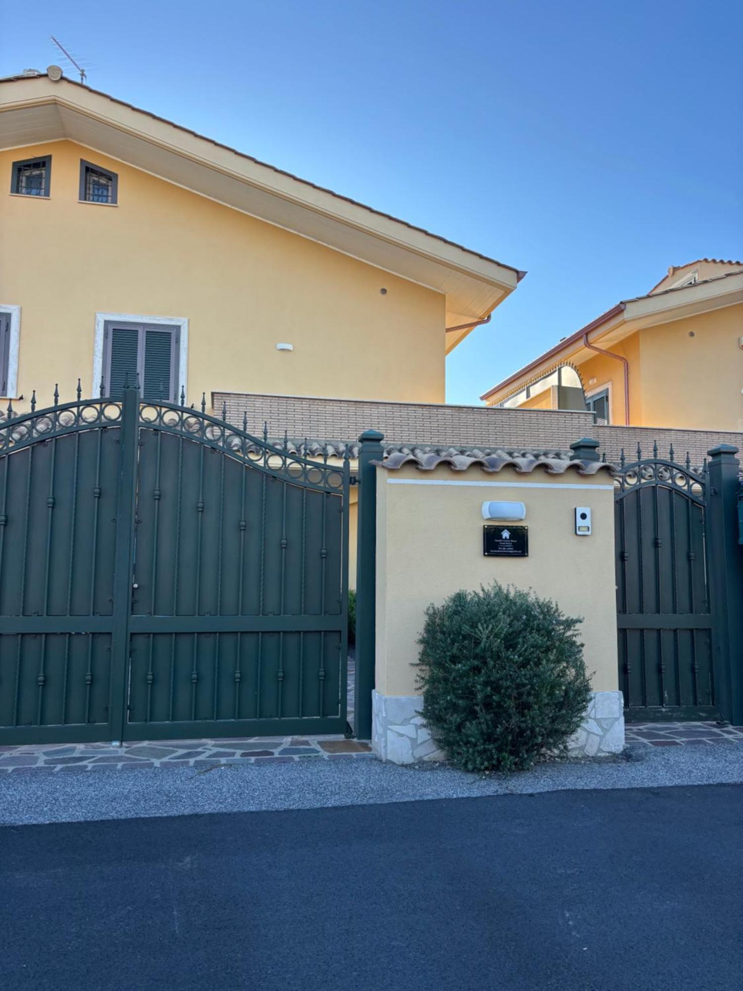 Carolas Luxury House Fiumicino Buitenkant foto